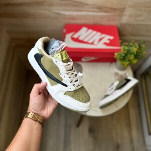 AIR JORDANS RETRO1 TRAVIS SCOTT GOLF